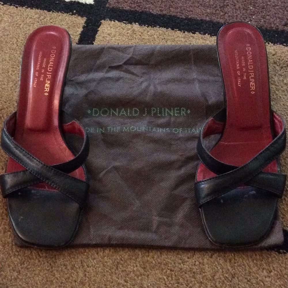 Donald J Pliner kitten heel sandals