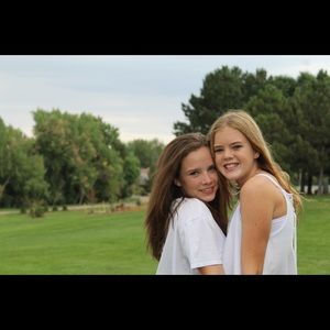 Meet your Posher, Emj