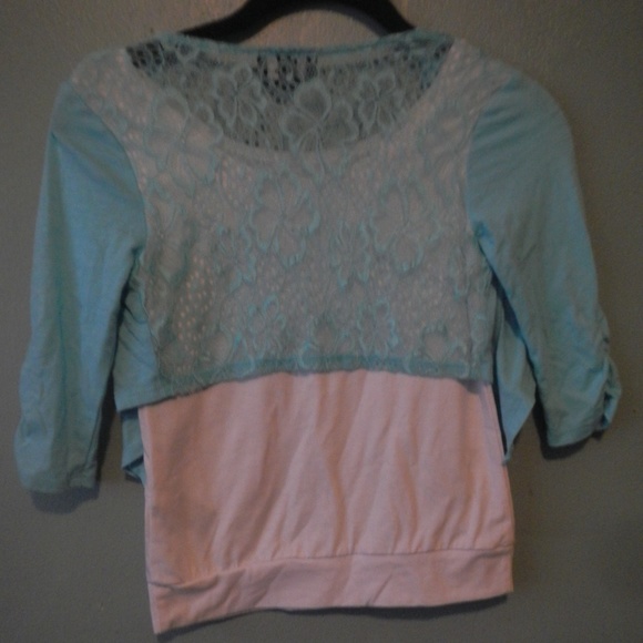 Light blue & white top - Picture 2 of 3