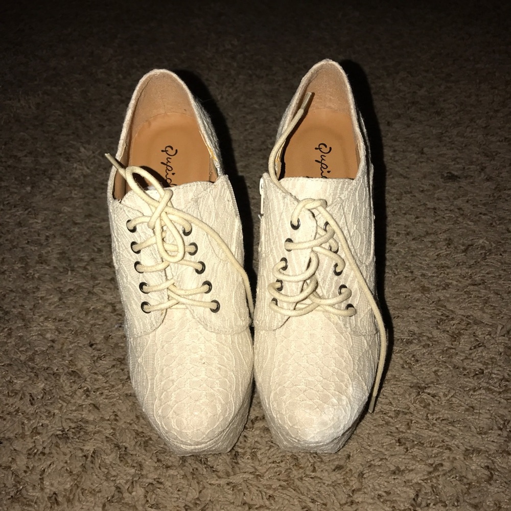 High heel boots