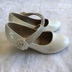 Girls fancy dress shoes, size 2