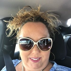 Meet your Posher, April