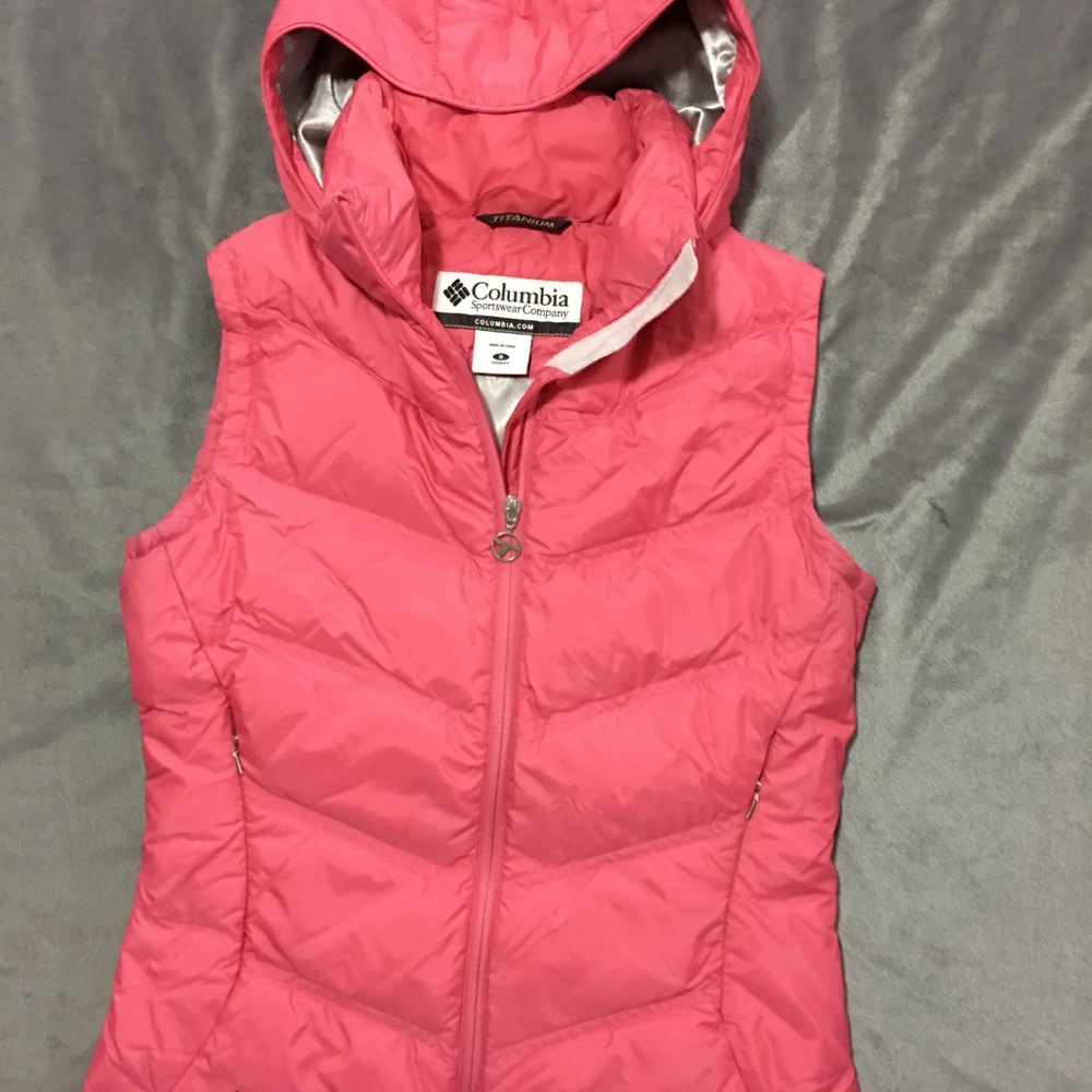 Columbia down vest, size S