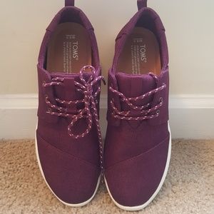 TOMS lace up shoes
