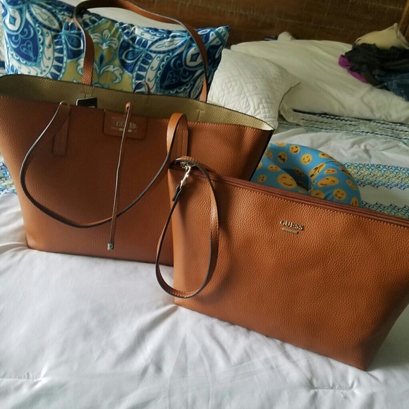 GUESS BOBBI IN OUT TOTE - Picture 7 of 8