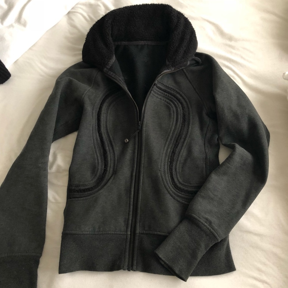 Lululemon zip up with thumb holes