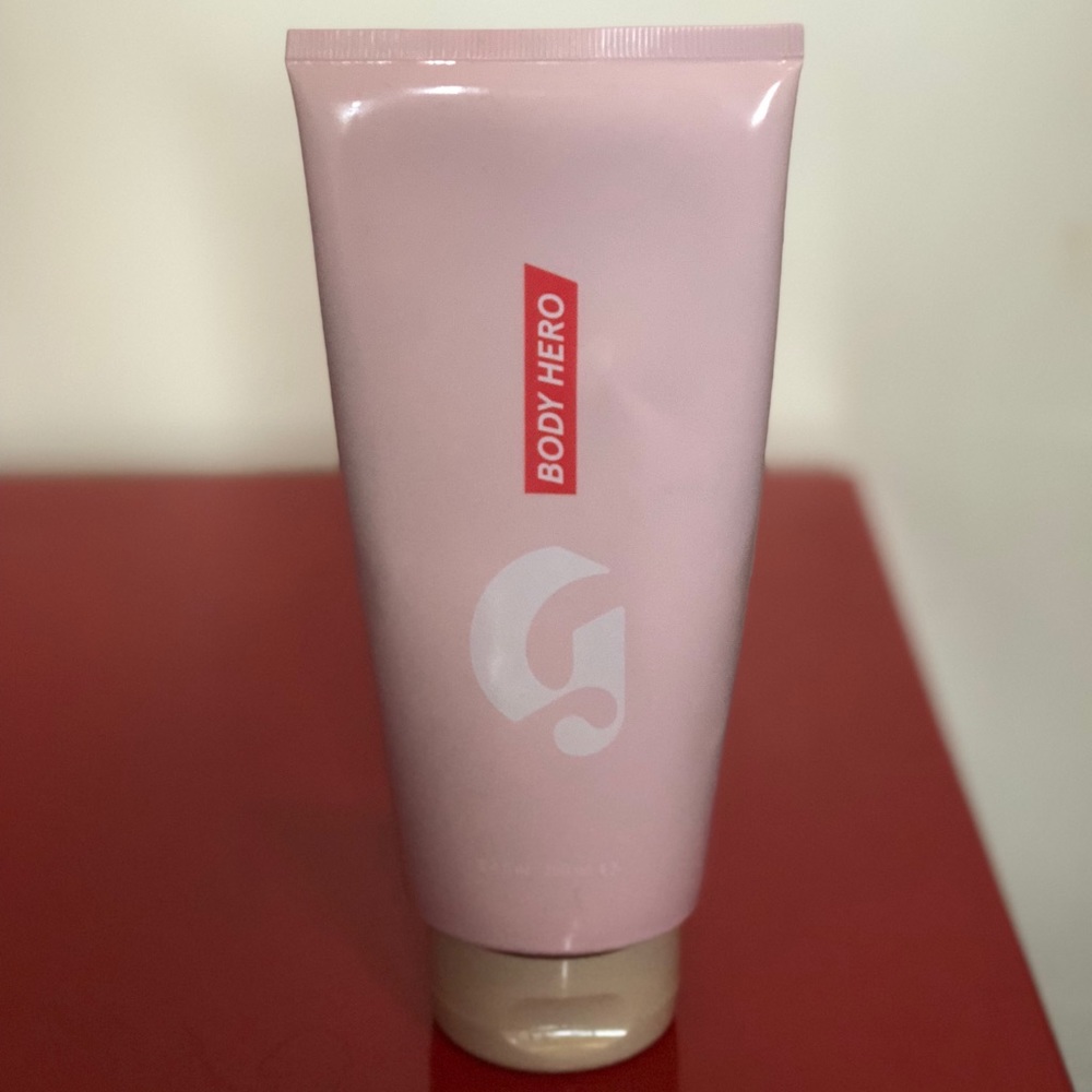 GLOSSIER Body Hero Daily Perfecting Cream