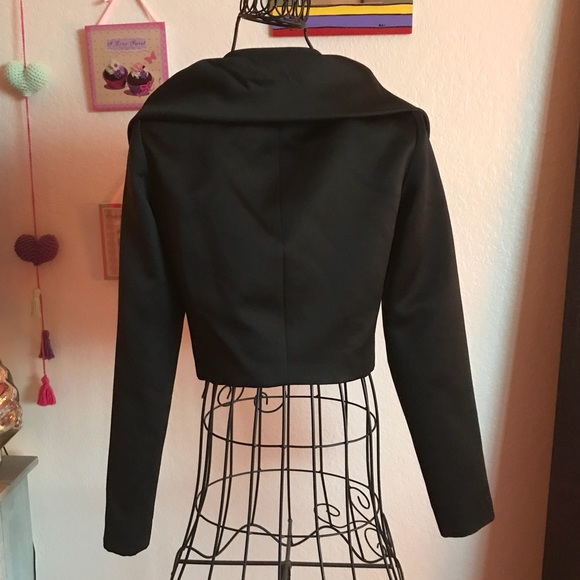 Betsey Johnson Blazer One Botton Missing - Picture 3 of 3