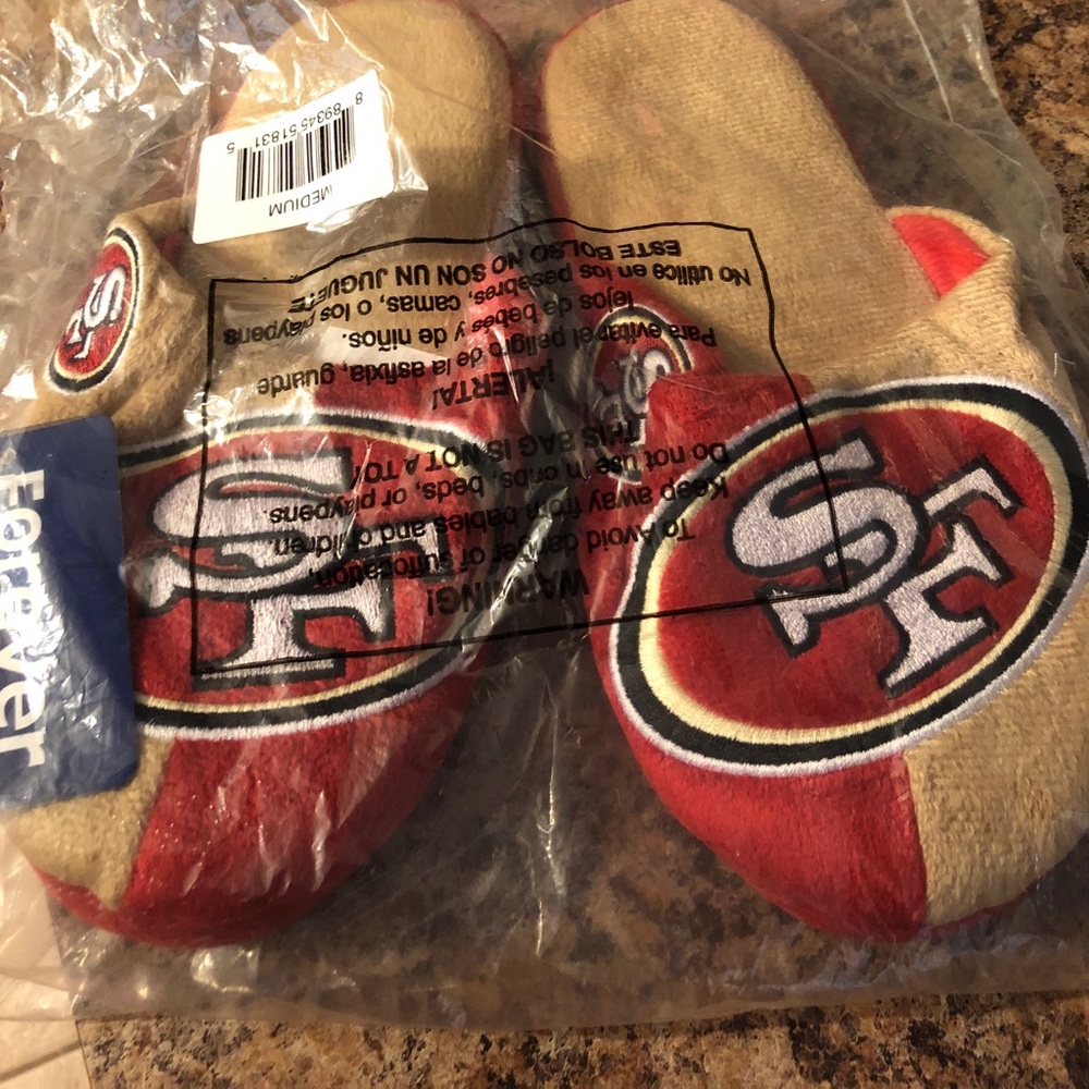 San Fransisco 49ers slippers