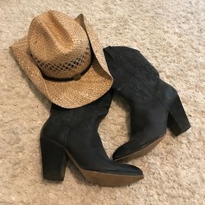 Cowboy boots w/ heel