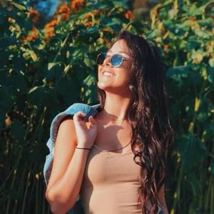 Meet your Posher, Beatriz