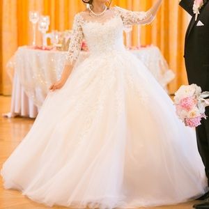 Three quarter sleeves lace wedding dress