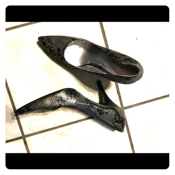 Size 9 1/2 snake pattern heels. - Picture 1 of 1