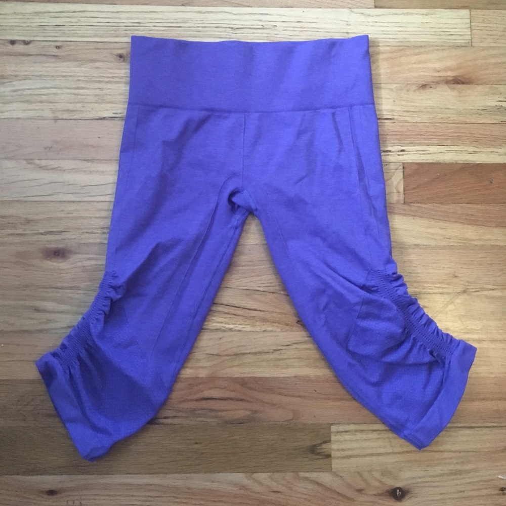 LULULEMON purple crops