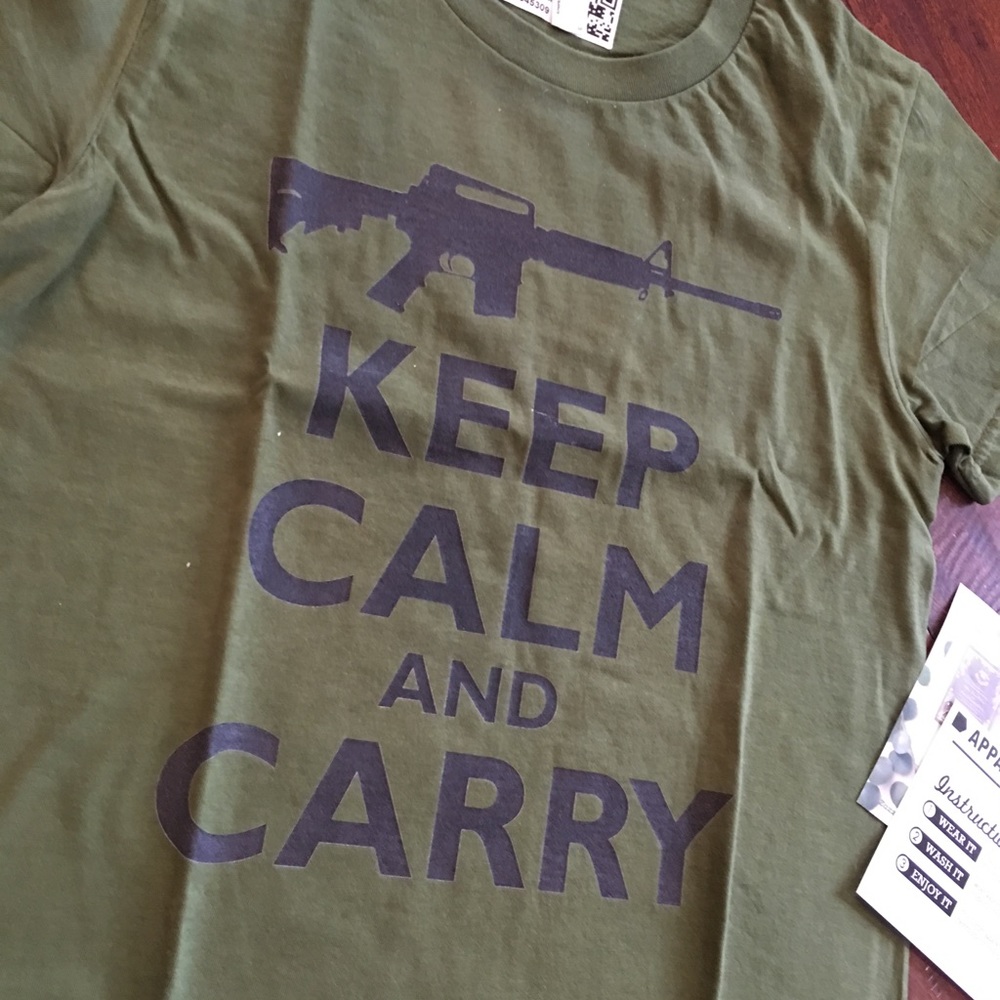 Guns -Keep Calm and Carry T-shirt- (women's cut)