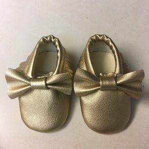 HOT!!! Gold Mocs with bow