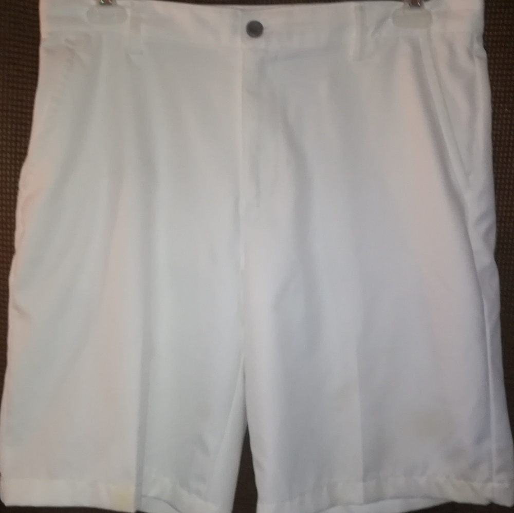 W-34 - IZOD Classic Fit Golf Shorts