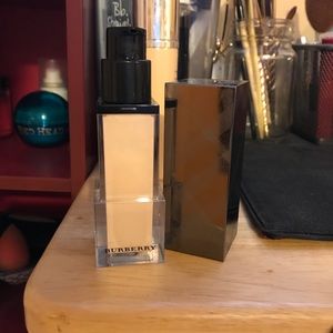 Burberry fresh glow luminous guild base No.1