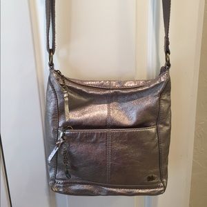 Sak crossbody metallic silver