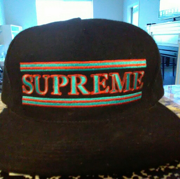 Supreme hat - Picture 3 of 3