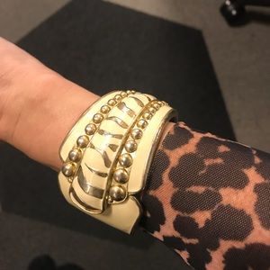 Lia Sophia Red Carpet cuff - Holy Chic! 💥
