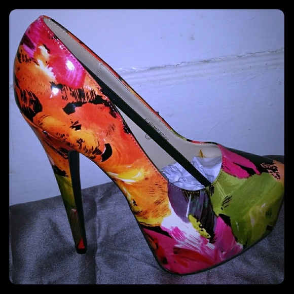 High Heels - Picture 1 of 6