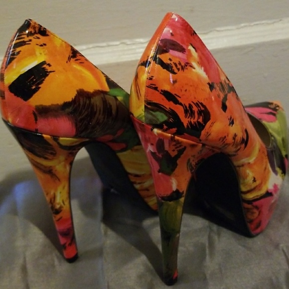 High Heels - Picture 3 of 6