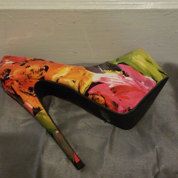 High Heels - Picture 4 of 6