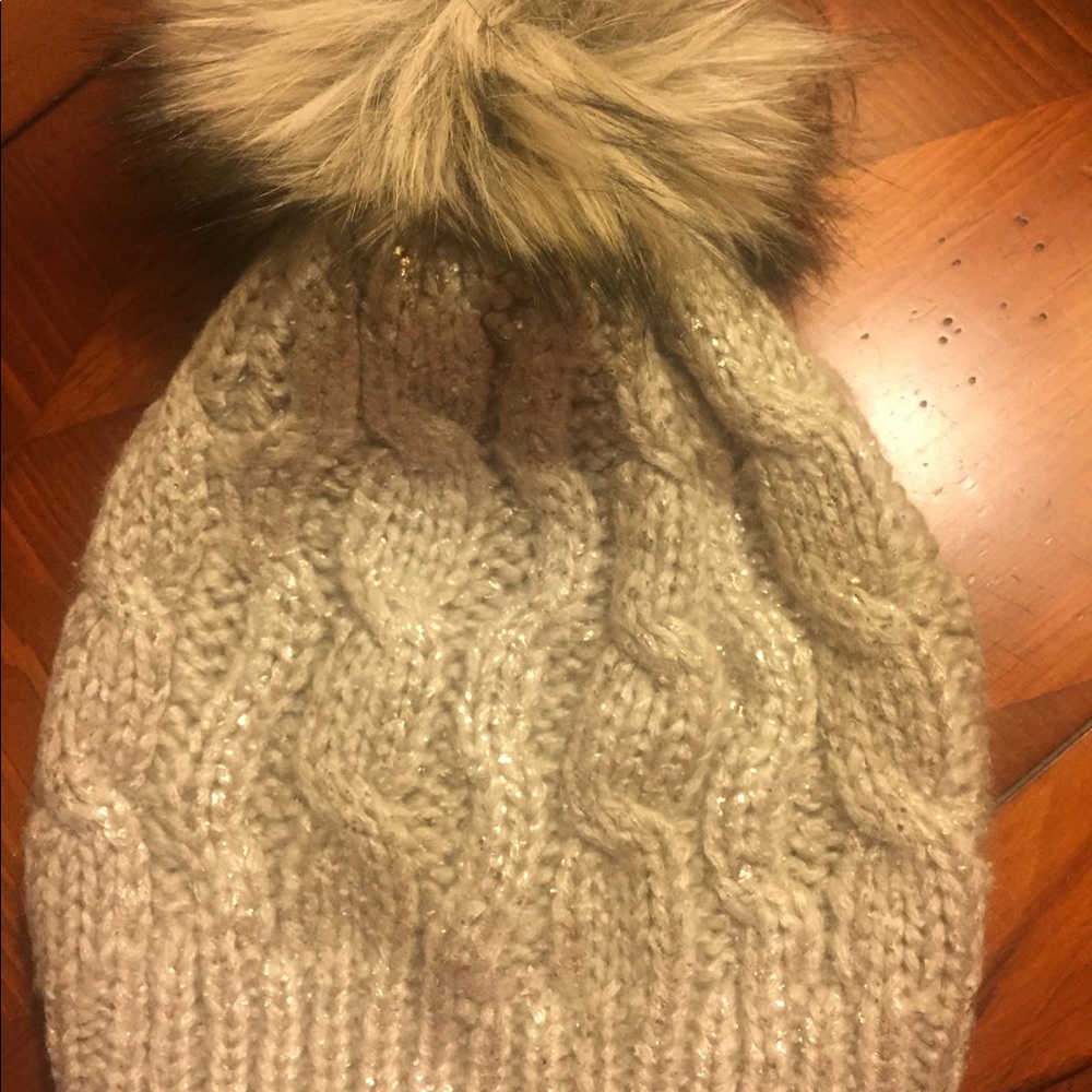 Cable Pom Pom Neutral Toque