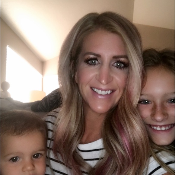 Meet your Posher, Stephanie - Picture 1 of 1