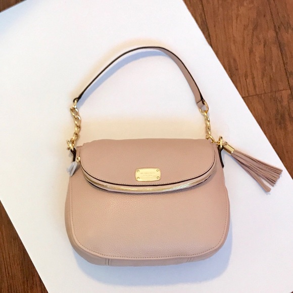Michael Kors Handbags - MICHAEL KORS Bedford Medium Tassel Conv Shldr Bag