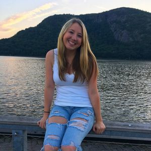 Meet your Posher, Brittney