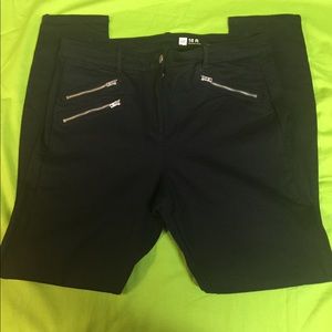Gap Jeans with Zipper Detail (Black) Size 16