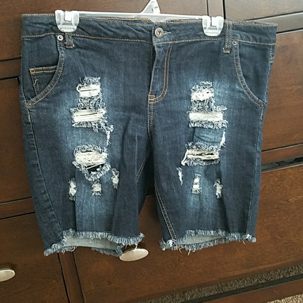 Distressed Bermuda Jeans