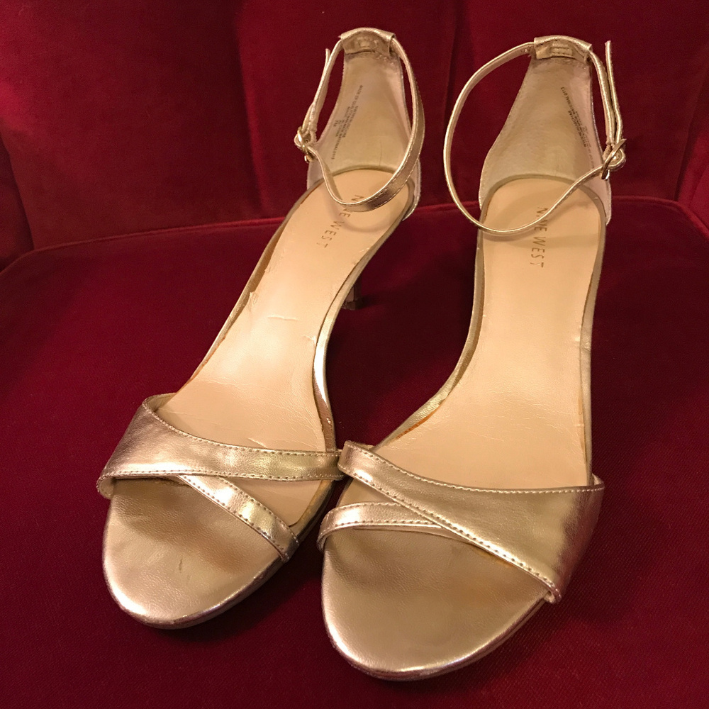 Nine West Gold Ankle Strap 2” Kitten Heel size 7