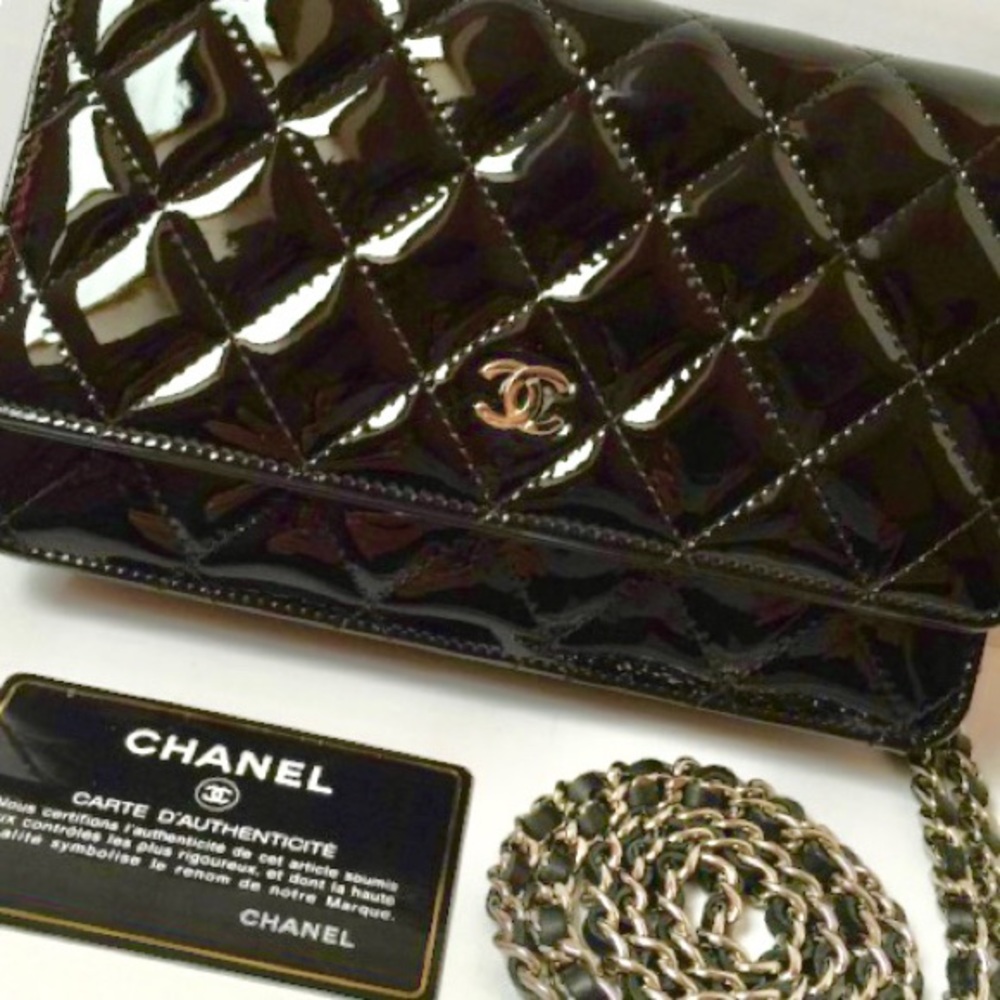 CHANEL classic CC patent leather purse