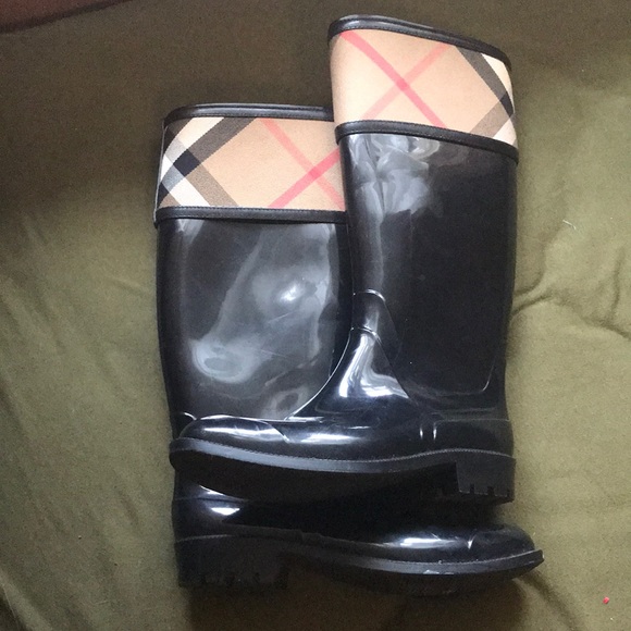 Authentic Burberry Rain Boots - Picture 2 of 4