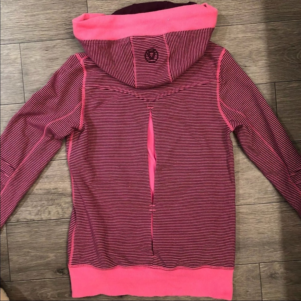 SOLD Lululemon Size 4 bliss break jacket