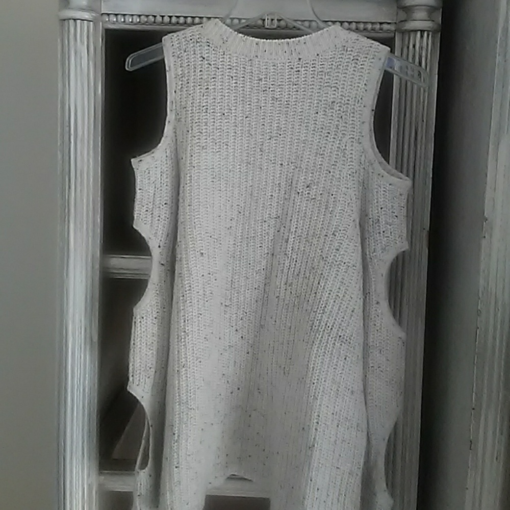 AQUA cut out sleeve sweater - Picture 2 of 6