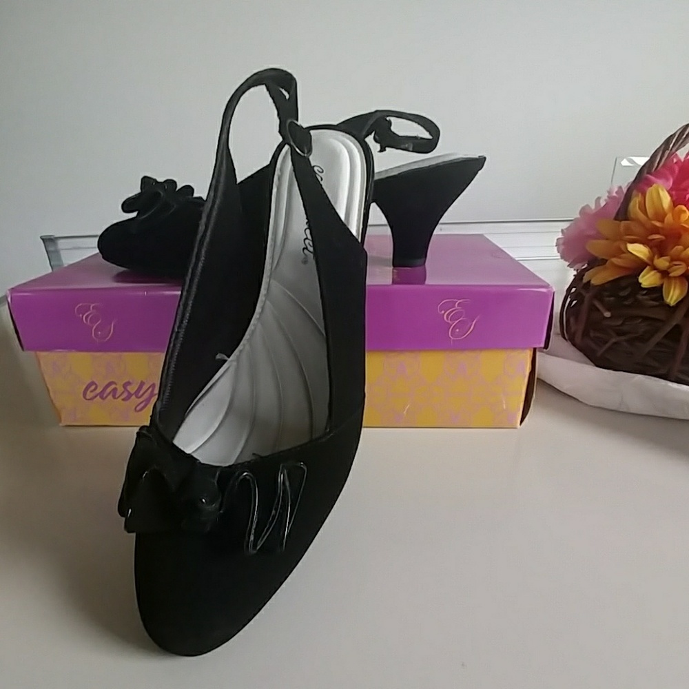 Easy Street Choice Slingback Pumps. Size 8W