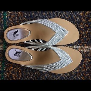 NWOT Sparkle crystal flip flops size 8