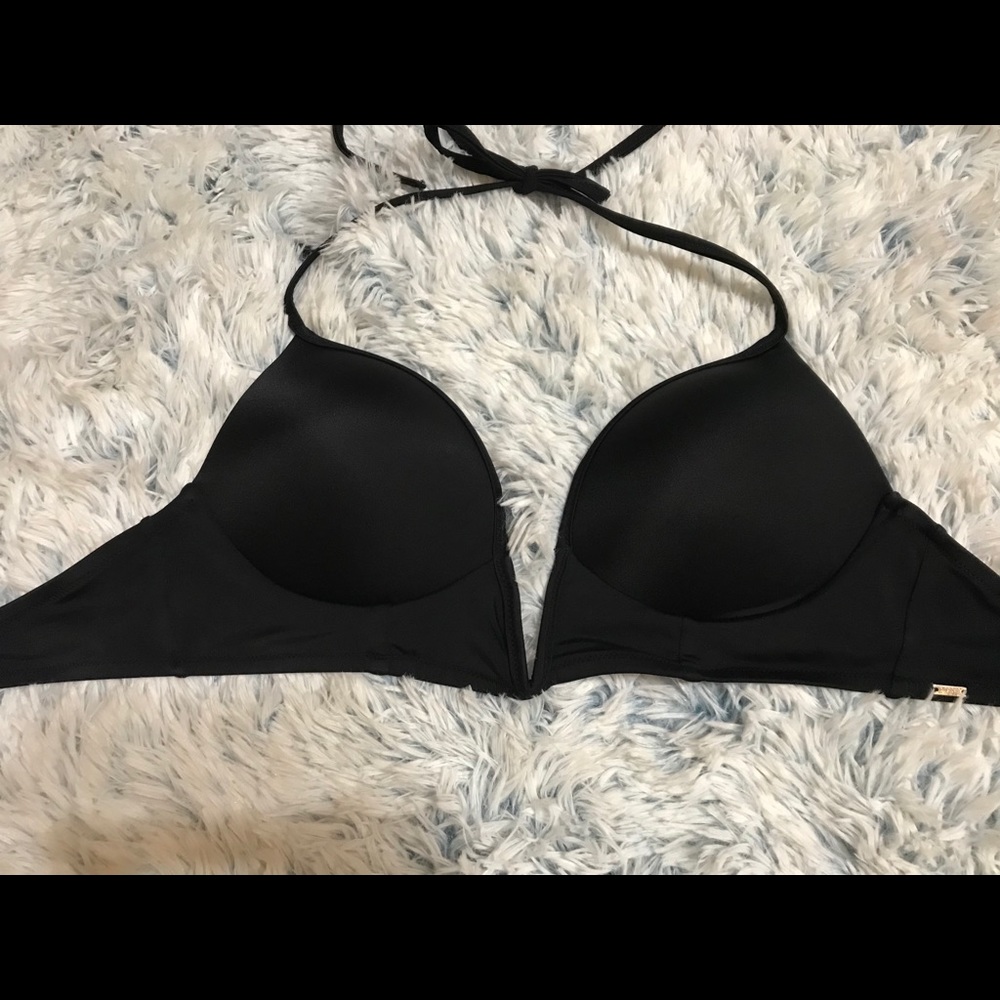 NEW🔥🔥Victoria’s Secret Bikini top!