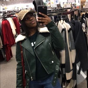 Meet your Posher, Charisma