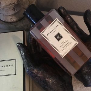 Jo Malone Blush peons and suede shower oil