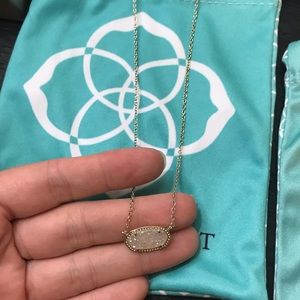 Kendra Scott necklace