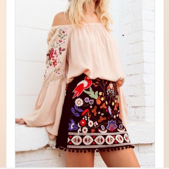 Embroidered mini skirt🌼LAST ONE - Picture 6 of 7