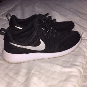 Nike roshe shoes