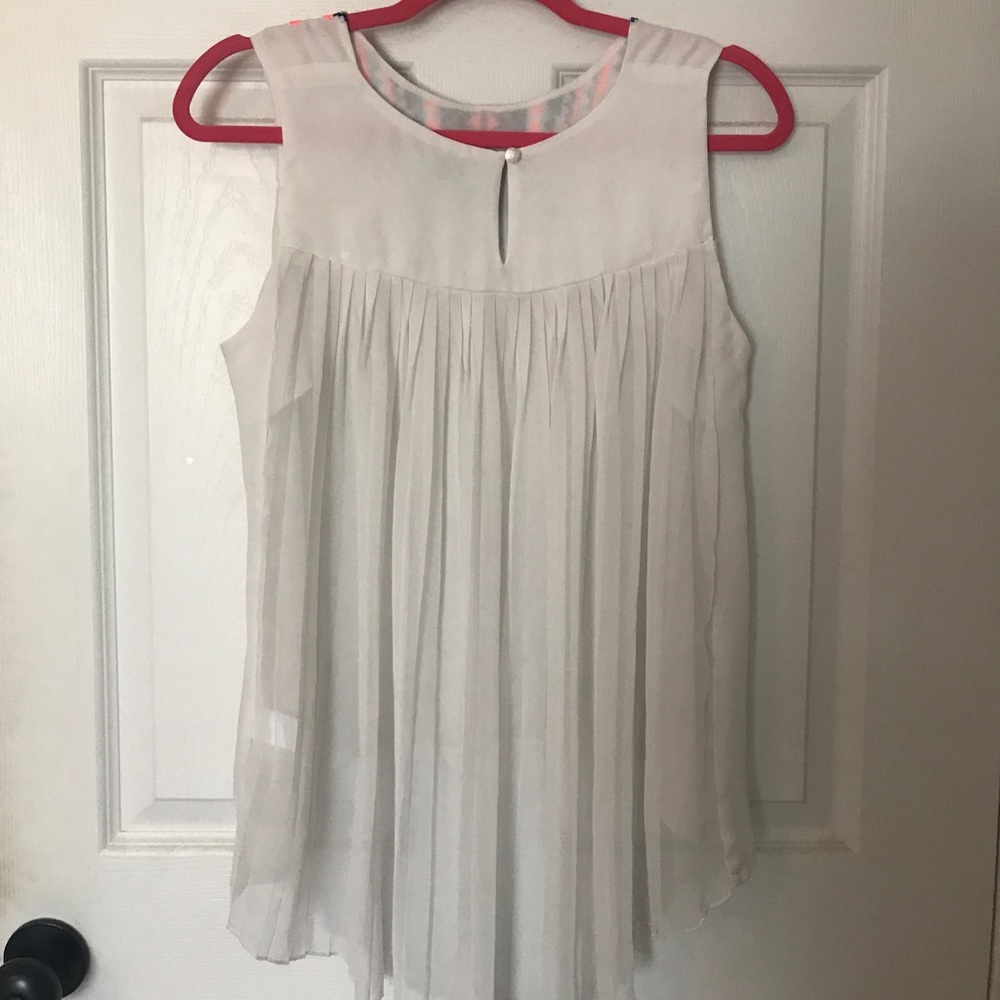 White Top - Picture 3 of 3