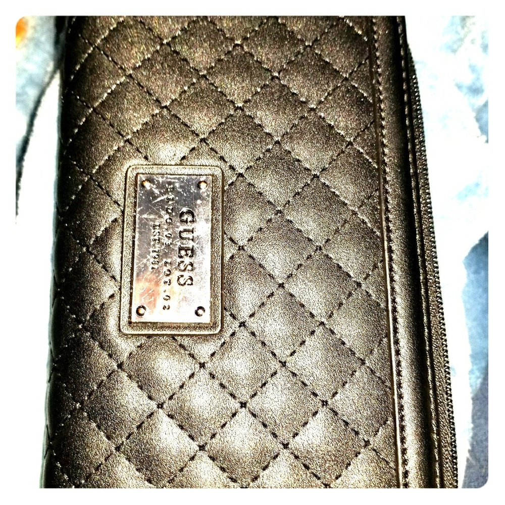 Guess Pre-owned in excellent condition wallet