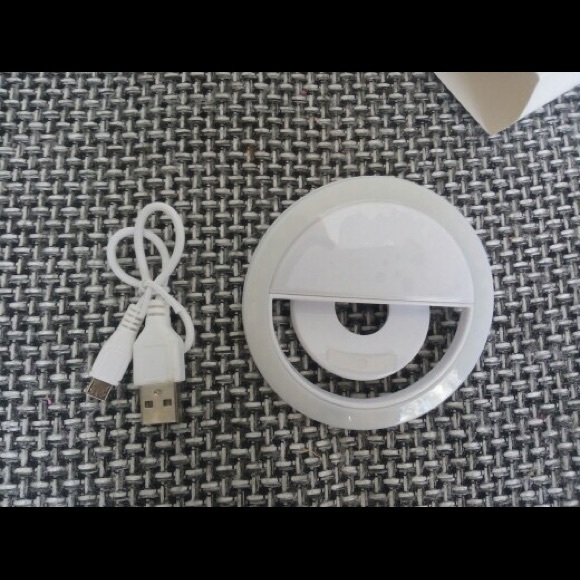 NEW Selfie Luminous Light - Picture 3 of 3